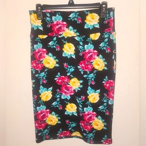 LuLaRoe Cassie Stretch Pencil Skirt Black w Floral print size Small  NWOT